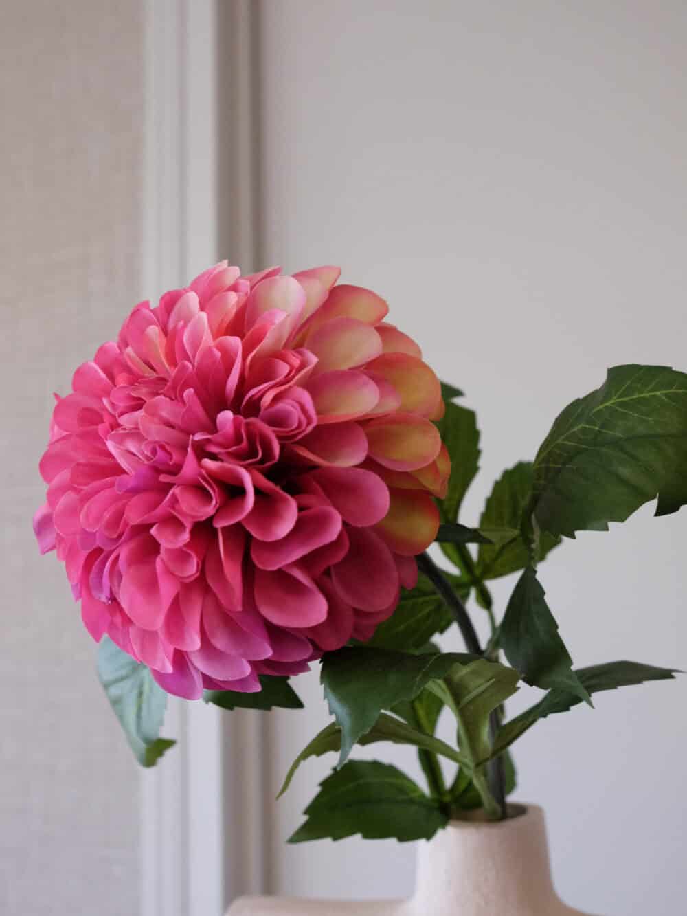 Roze kunstbloem Dahlia