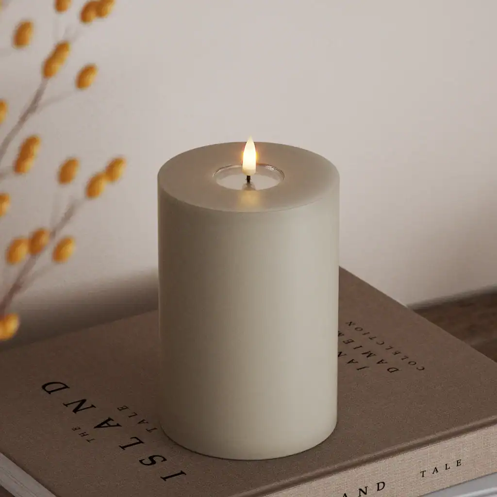 Indoor-03_Autumn_Day_RF-0286