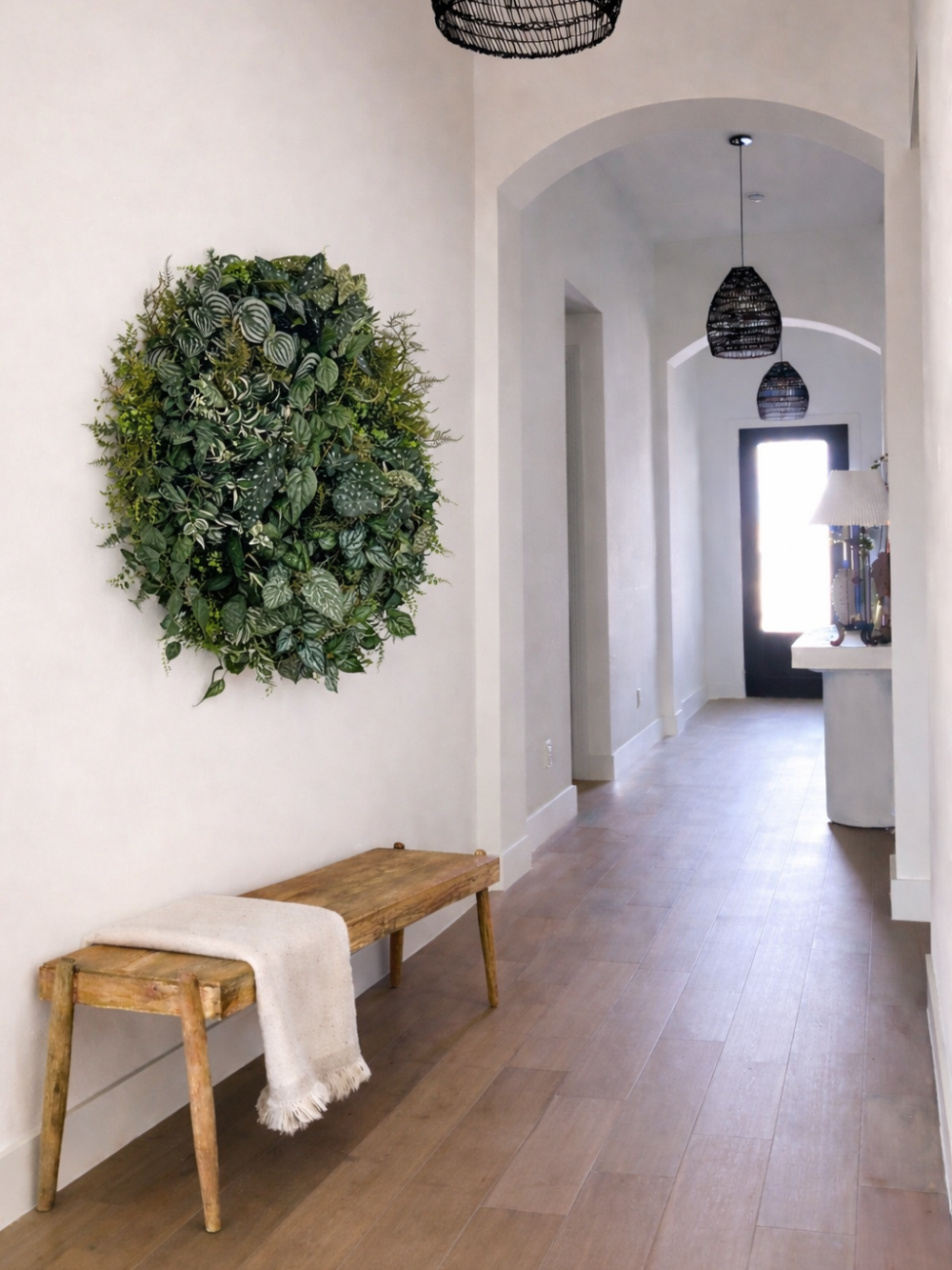 Kunstmos aan de muur