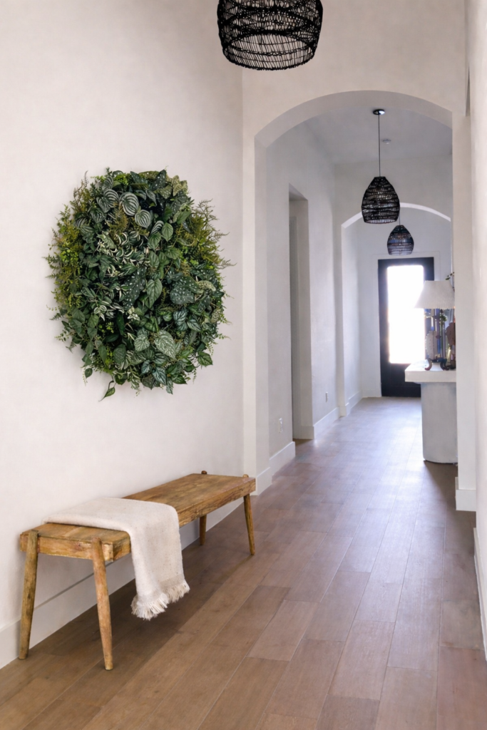 Kunstmos aan de muur