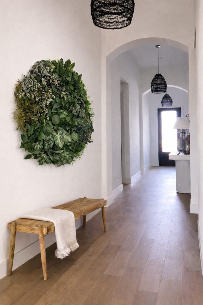 Kunstmos aan de muur