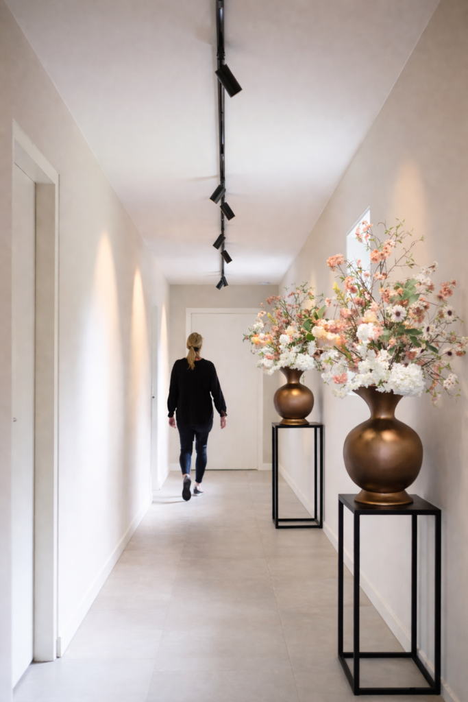 Groot Luxe Bloemstuk in Pot – Brons Pastel Bloemstuk