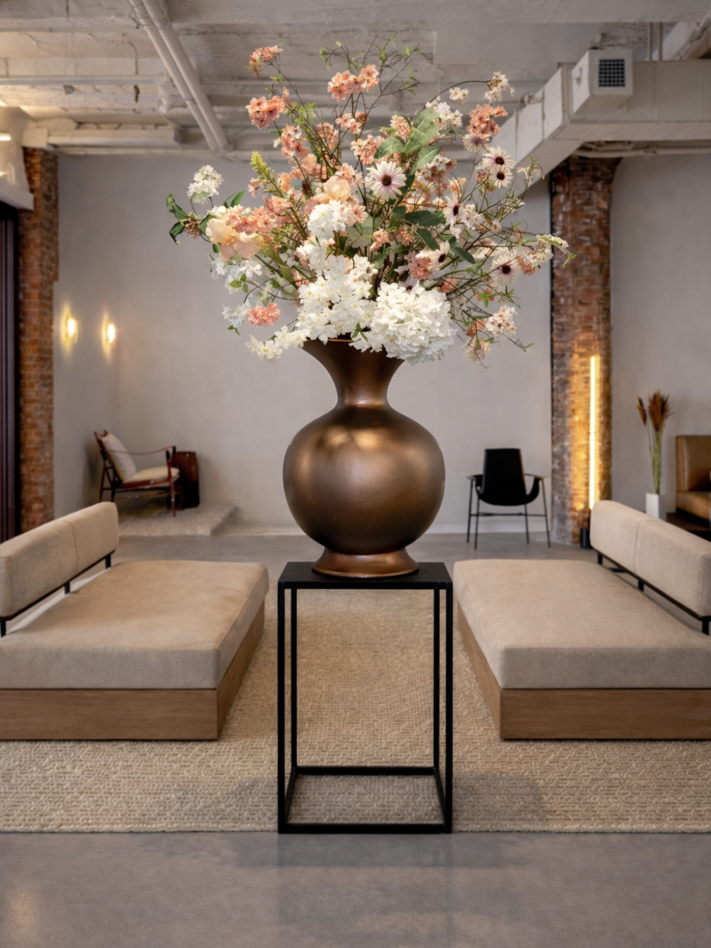 Groot Luxe Bloemstuk in Pot – Brons Pastel Bloemstuk