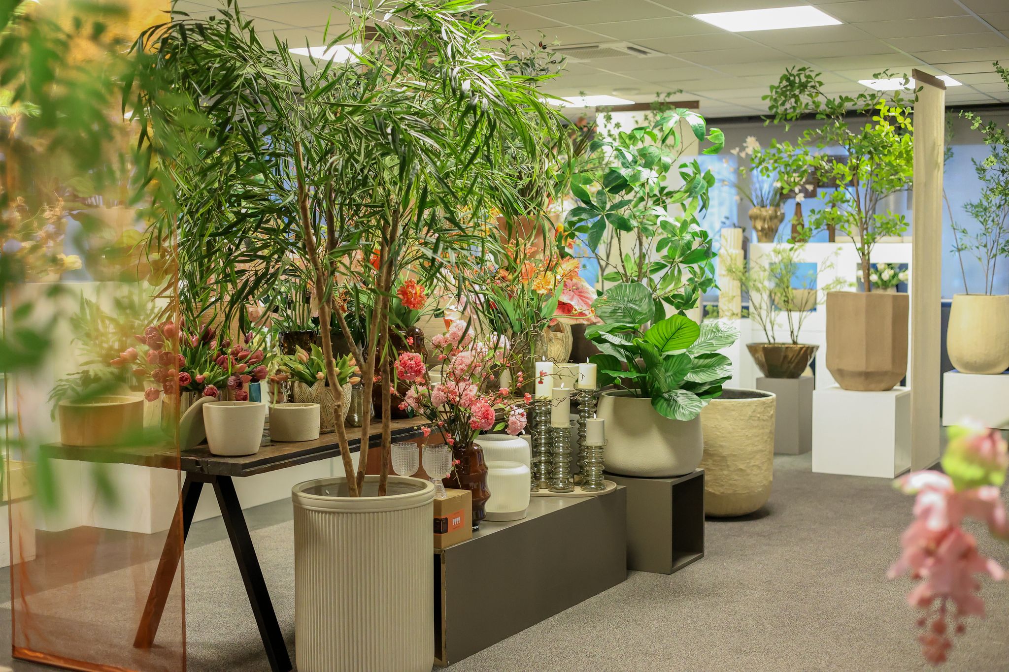 Styling met kunstplanten en zijden bloemen