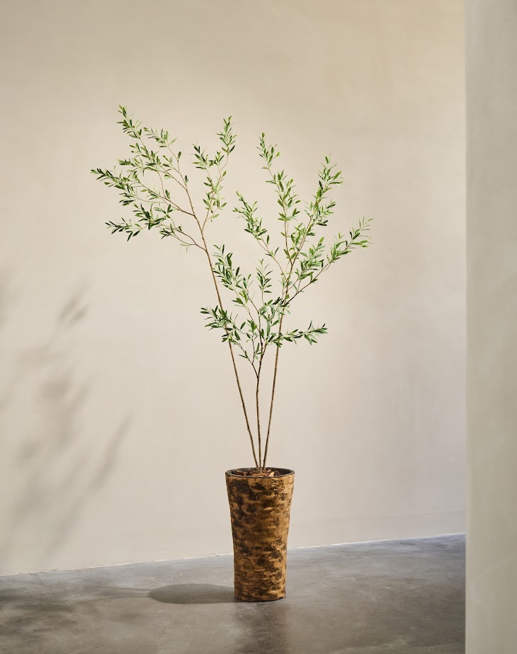 Luxe Silk-ka kunstboom in een warm, licht interieur