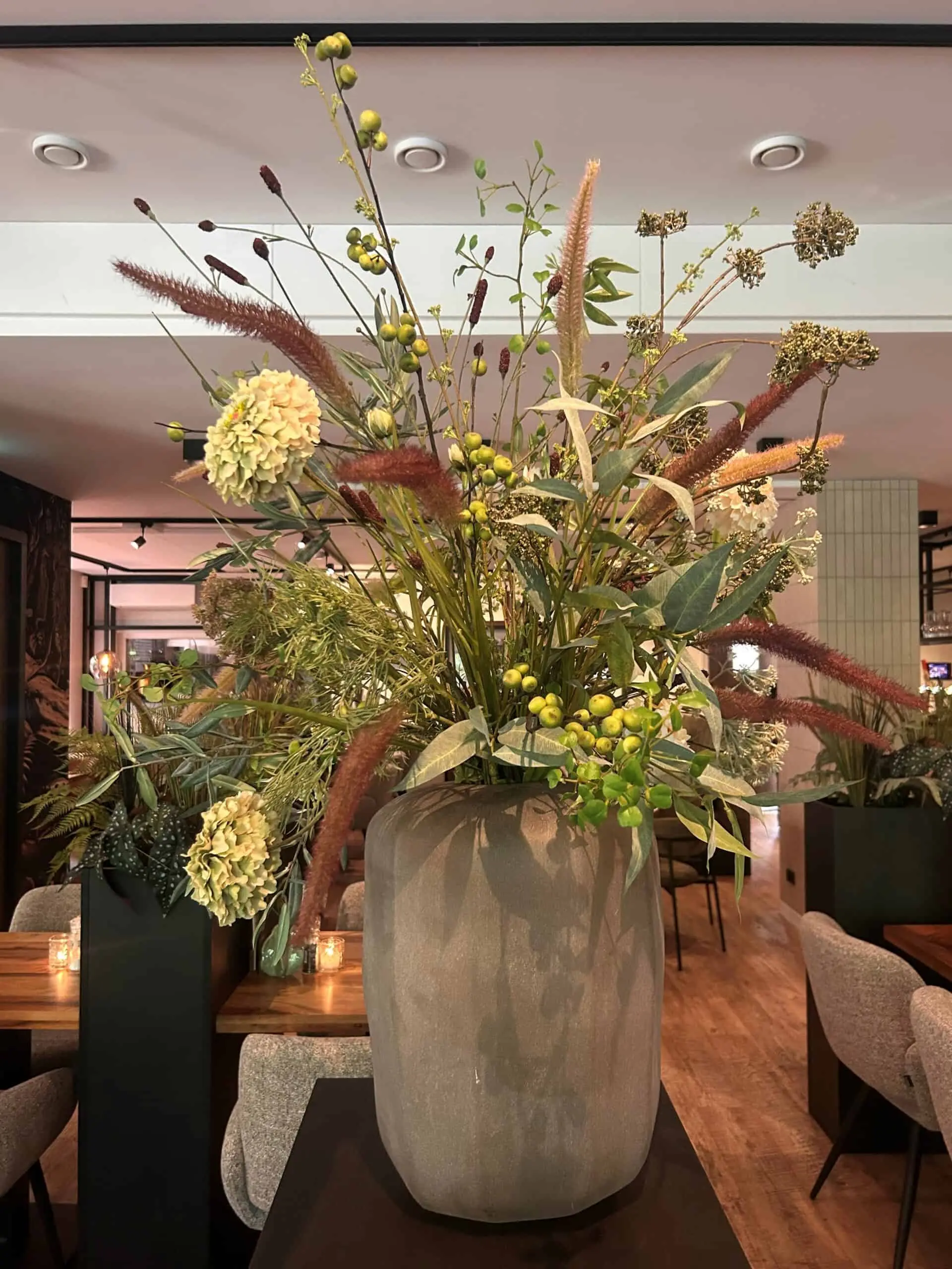 High-end bloemen in het interieur – tijdloze luxe en verfijning